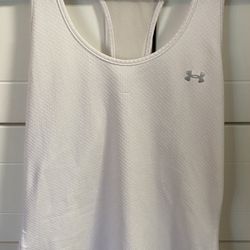 WOMEN’S UNDER ARMOUR TOP - SMALL