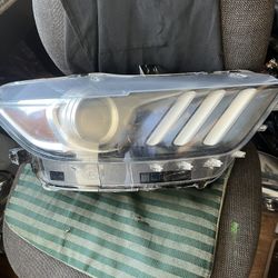2016-22 FORD MUSTANG RIGHT  HEADLIGHT 