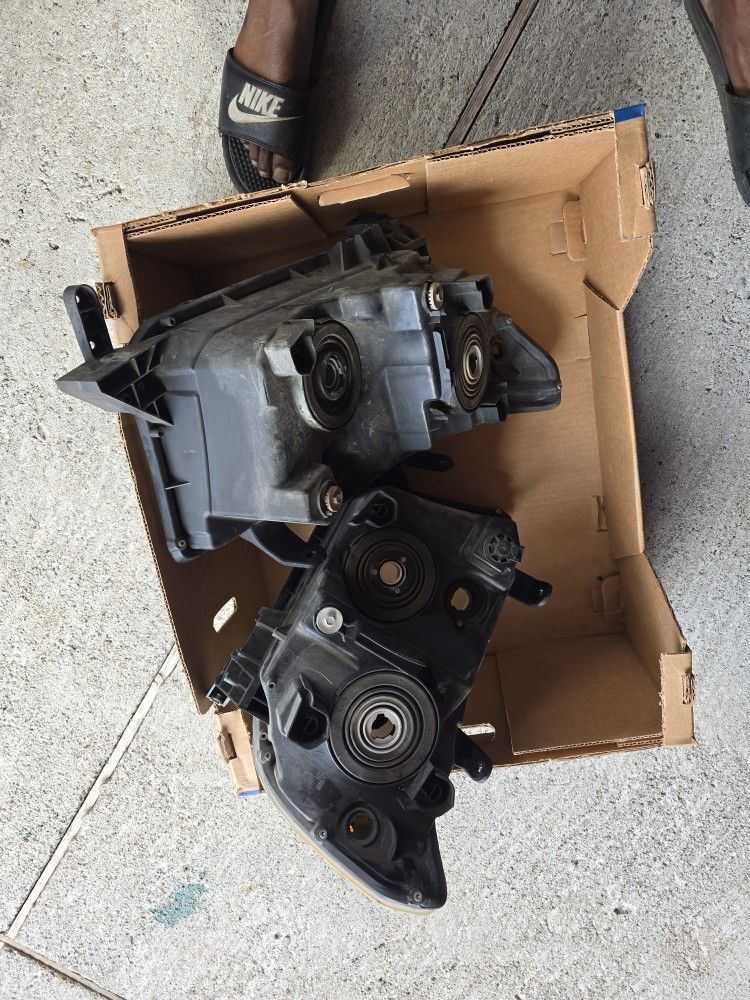 2007 TOYOTA TUNDRA HEADLIGHTS 