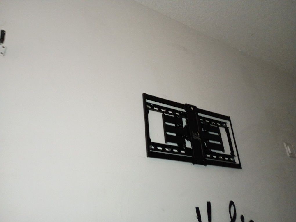 Wall Mount Up To 90''