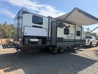 2017 SURVEYOR 27FT 2 SLIDE OUT BUNK HOUSE