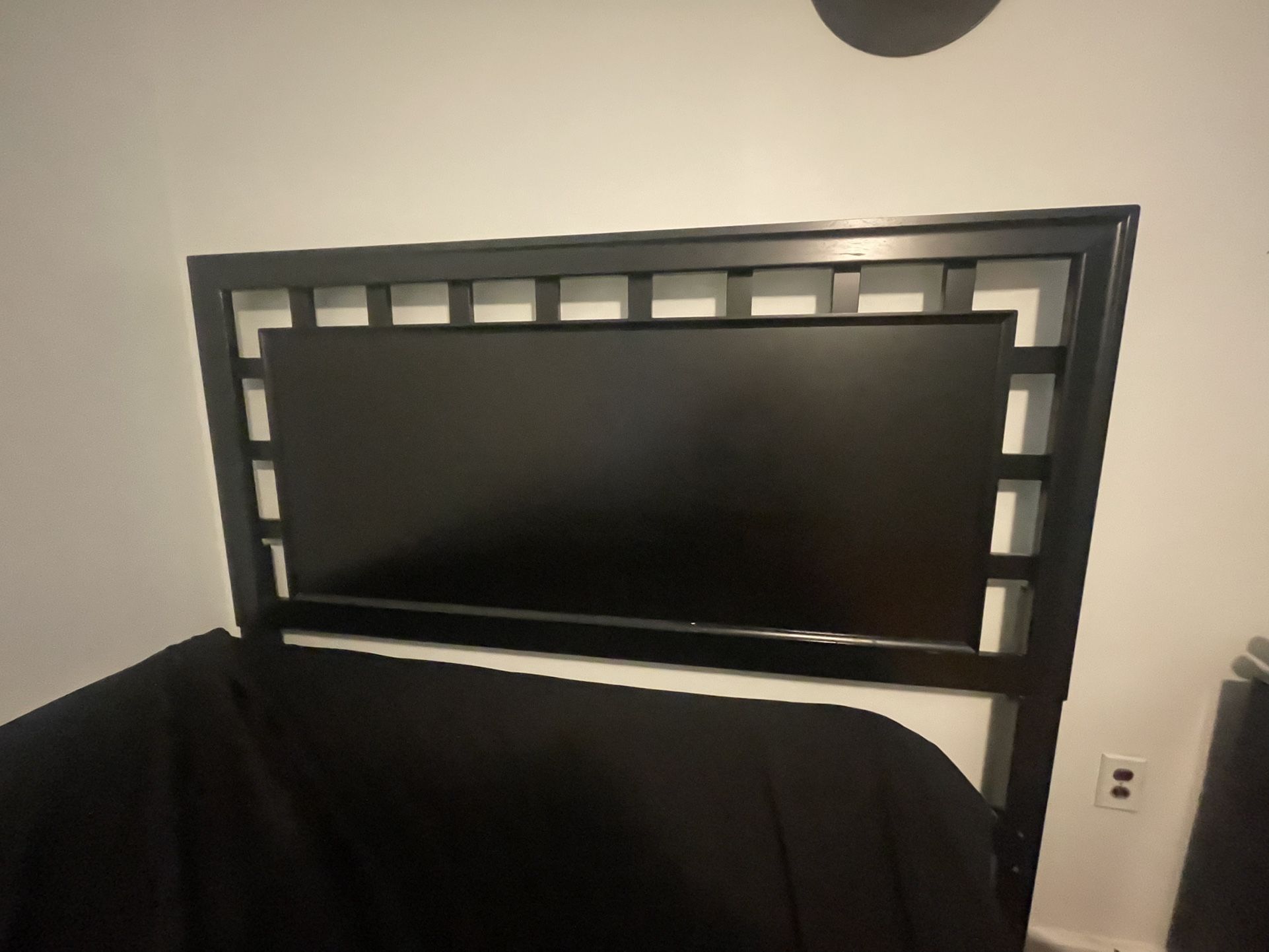 Queen Bed With Bed Frame And Box Spring