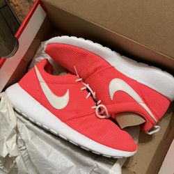 Womens Nikes 8 