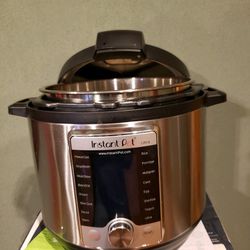 Instant Pot Ultra 60 Ultra 6 Qt 10-in-1 Pressure Cooker for Sale in  Chicago, IL - OfferUp