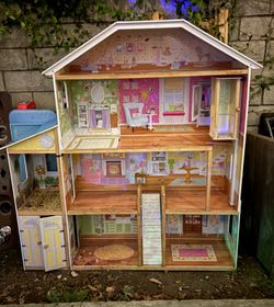 Dollhouse:  Extra Large Wooden Dollhouse
