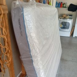 Tempur-Pedic Queen Mattress With -FREE ! Tempur-Pedic Box Spring