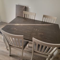 Dining room Table And Chairs 