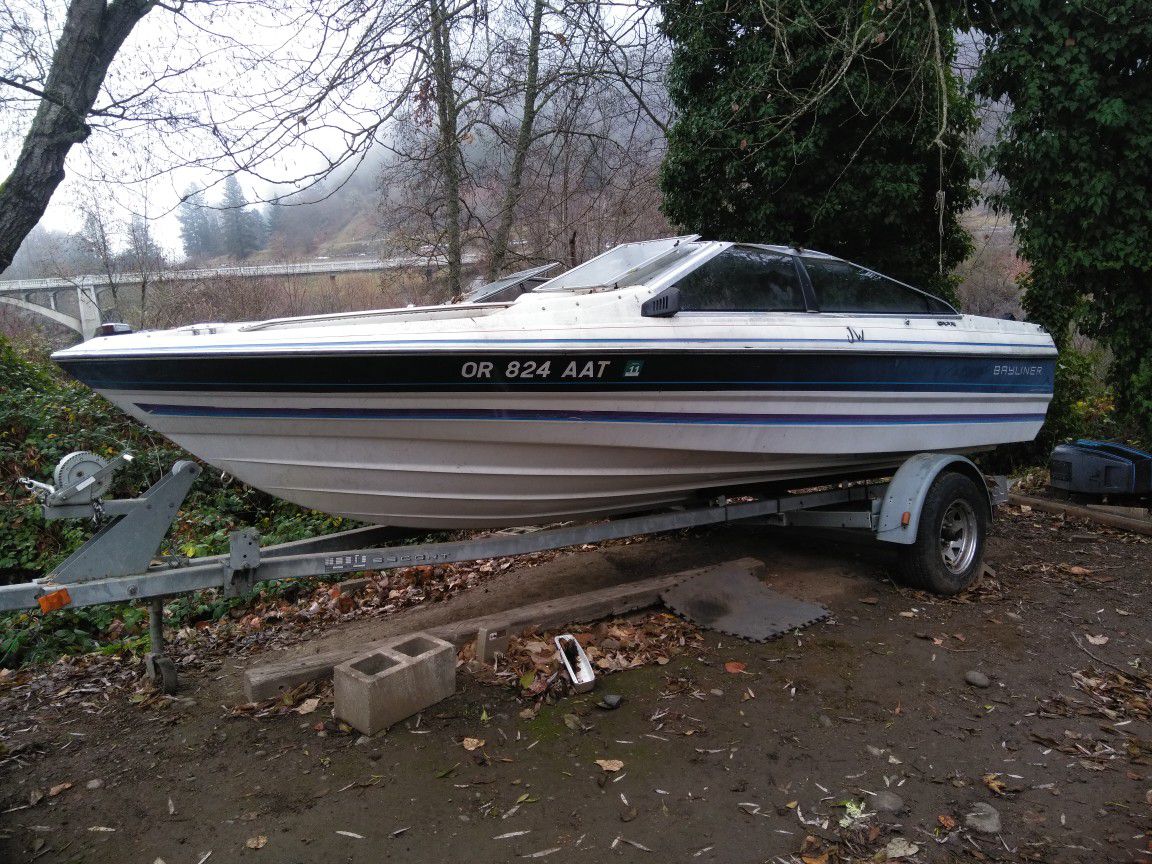 Photo Bayliner Capri 18 ft with 125 Force outboard