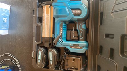 Cordless brad / staple nailer