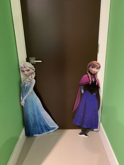 Elsa and Anna room decor