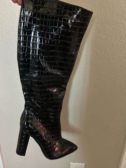 Black heel boot