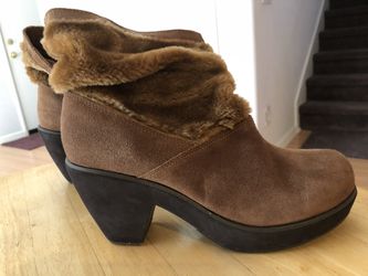 Skechers Size 8 Woman’s Boots