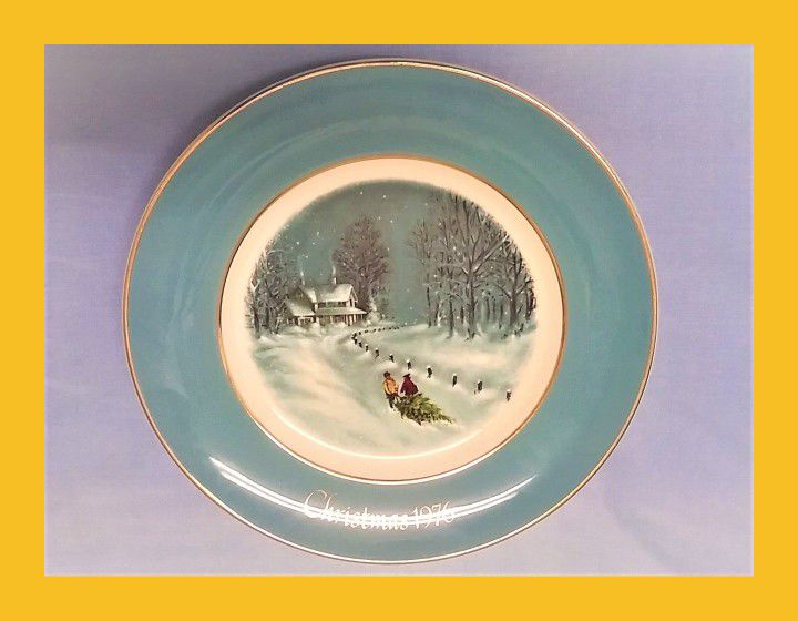 Avon Christmas Plate 1976 Bringing Home the Tree by Enoch Wedgewood 
