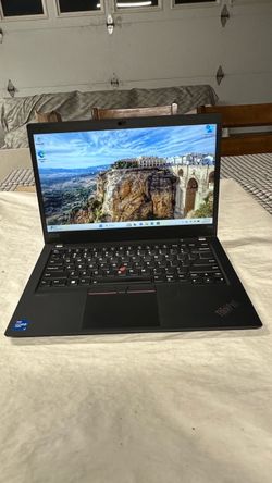 Laptop Lenovo P14s i7 gen 2 11th Generation Read Description  Like New Price is Firm