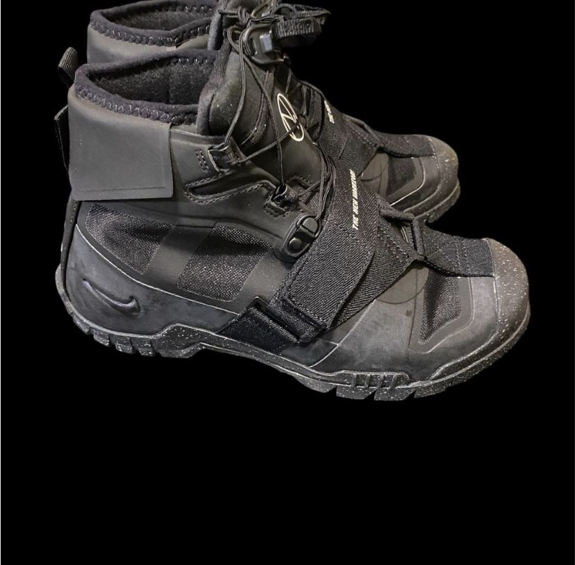 Mountain Boots Size 5.5