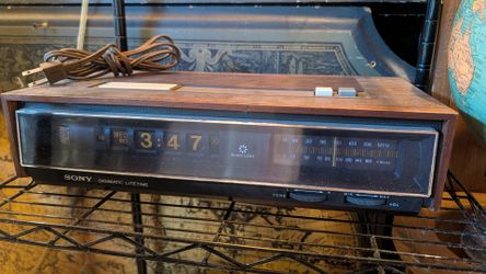 vintage Sony alarm clock works well retro clock radio mid-century made in Japan