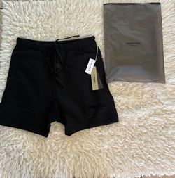 Essentials black shorts M