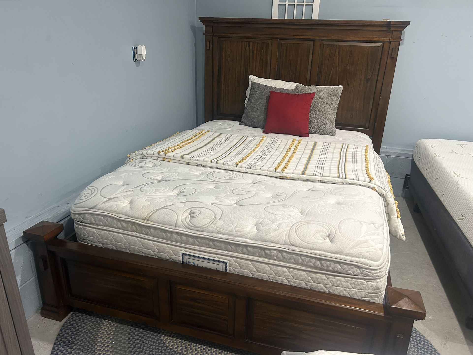 Queen Size Panel Bed Frame With Mattress 