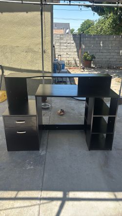 Black Desk