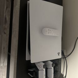 Ps5 With 3 Controllers Ps5 Control Remote And Charge Station 