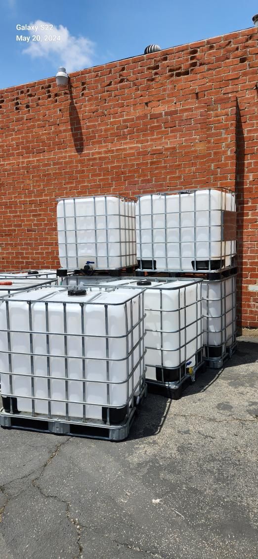 IBC 330 Gallon 275 Gallon Water 💦 Tanks Metal Caged