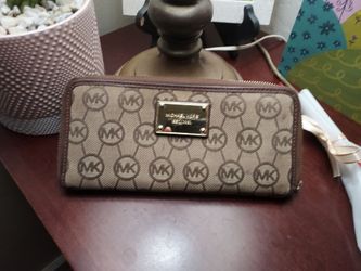 MICHAEL KORS WAllET ASK $22