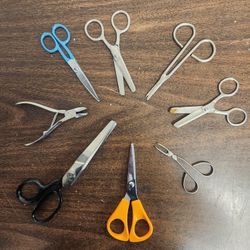 Lot Of 8 Vintage Scissors Small Medium Size 