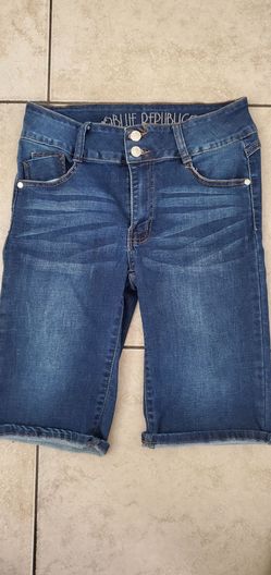 Juniors Shorts. Size 11