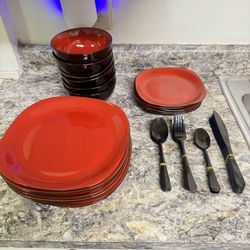 THOMSON DINNER PLATES AND UTENSILS 
