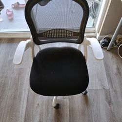 White Computer  Chair .. READ  DESCRIPTION 
