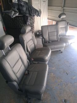 Toyota  sequolla seats