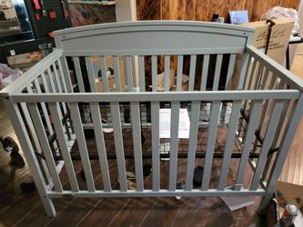 Graco Benton 5-in-1 Convertible Crib