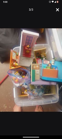 Toat full of loose Simpsons characters and scene sets