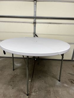 Round folding table