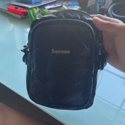 supreme shoulderbag 