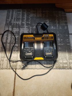 Dewalt DCB102 CHARGER OPEN 📦 IN PERFECT CONDITION 