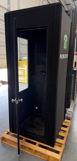 Semi-Soundproof Booth