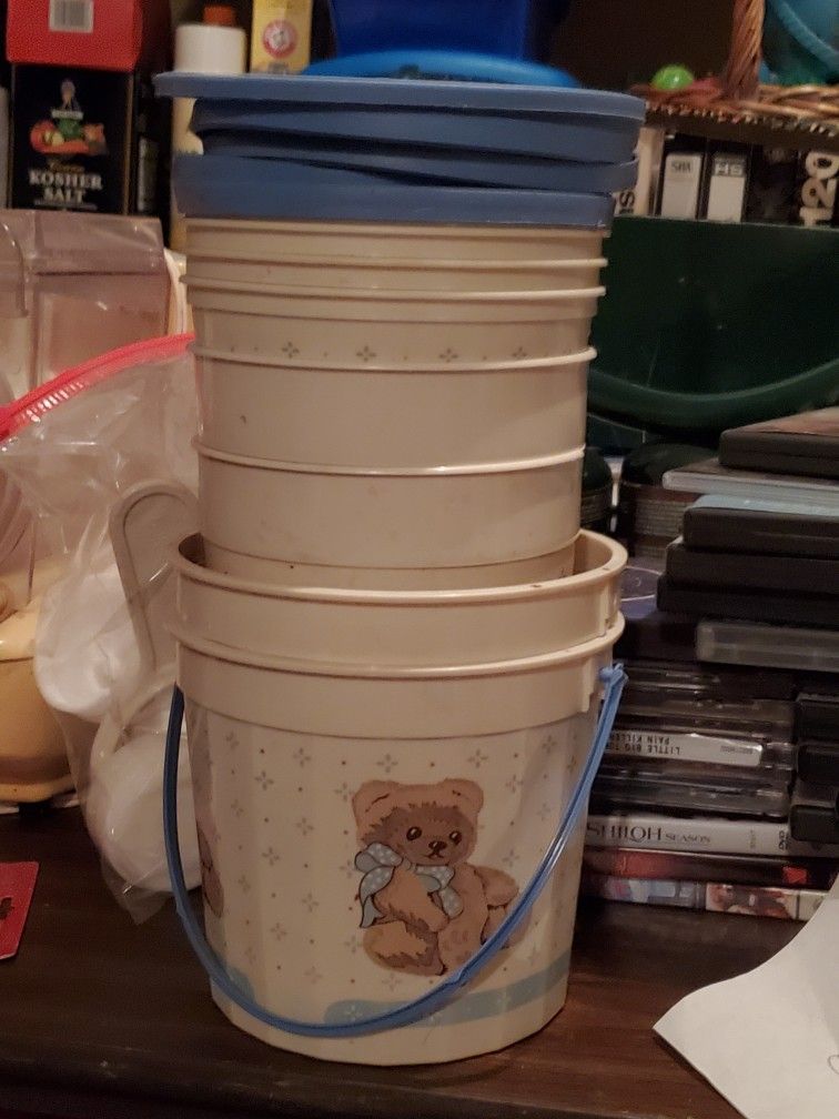 Plastic Containers with Lids