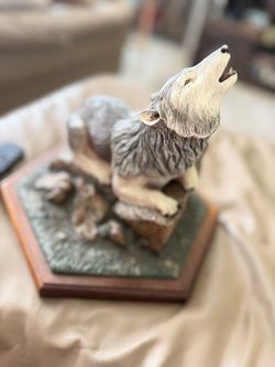 Wolf - wildlife decorative sculpture