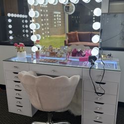 Luxury Bluetooth Glass Too Make Up Vanity