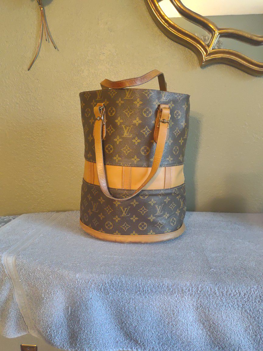 A Louis Vuitton French Company Vintage Bucket Handbag 