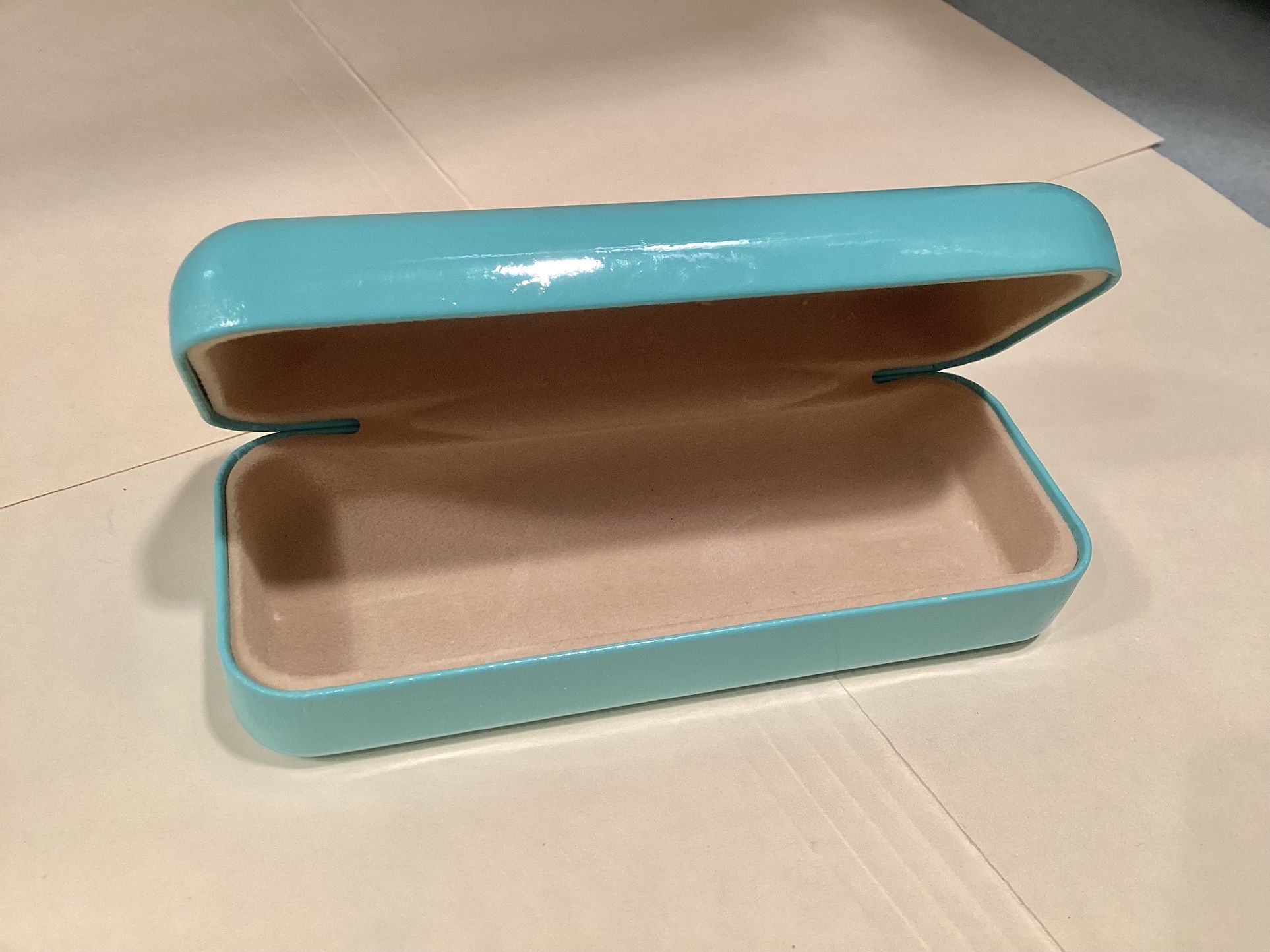 UNUSED Tiffany & Co. Hard Clamshell Sunglasses Eyeglasses Case Teal Magnetic Closure