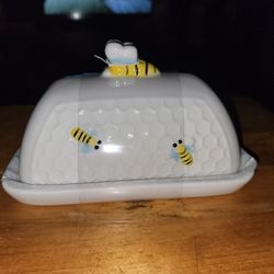 *NEW LARGE  BEAUTIFUL HONEY BEE BUTTER DISH