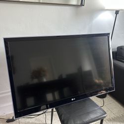 LG TV  (Read Description)
