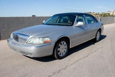 2003 Lincoln Town Car