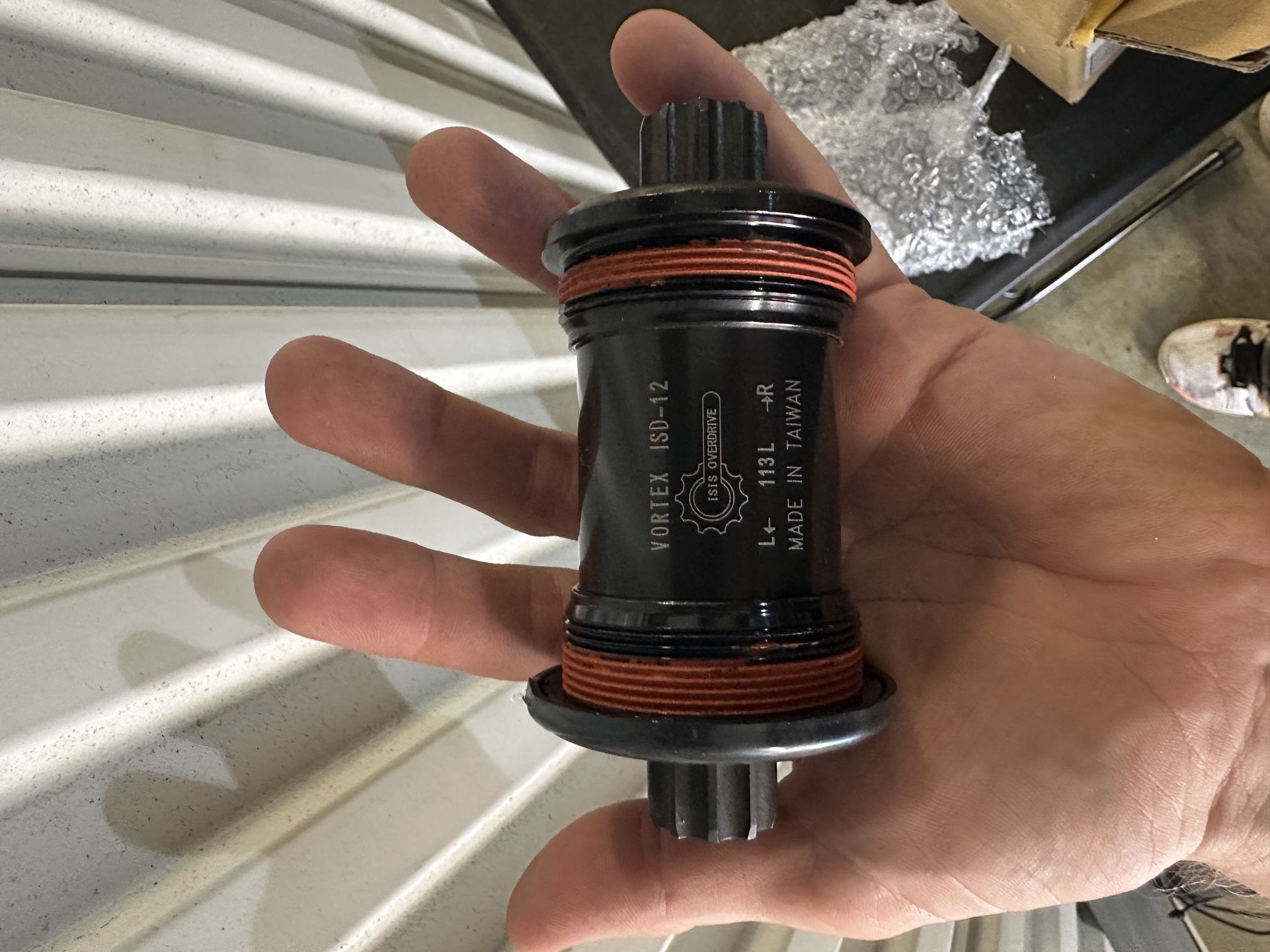 Peloton -Bottom Bracket Isis Overdrive Vortex ISD-12 for Pedals