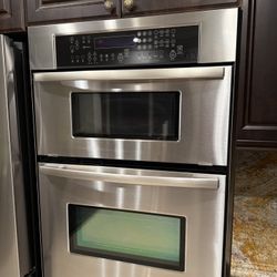 Whirlpool Gold series built-in microwave + lower wall oven combo