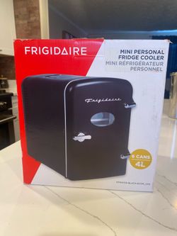 Frigidaire mini personal fridge cooler￼