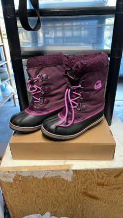 Sorel Snow Boots Size 4 Kids, Purple