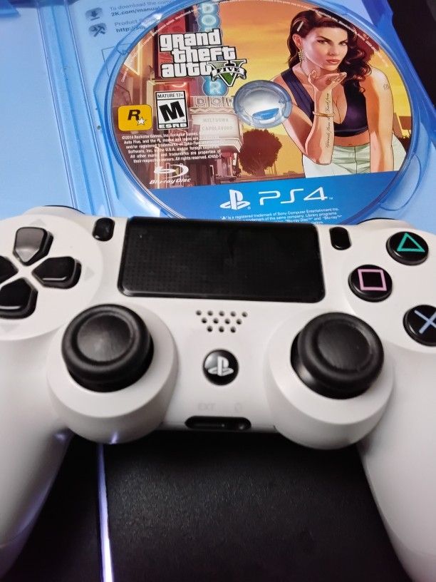 Ps4 Contoller And GTA V FIVE